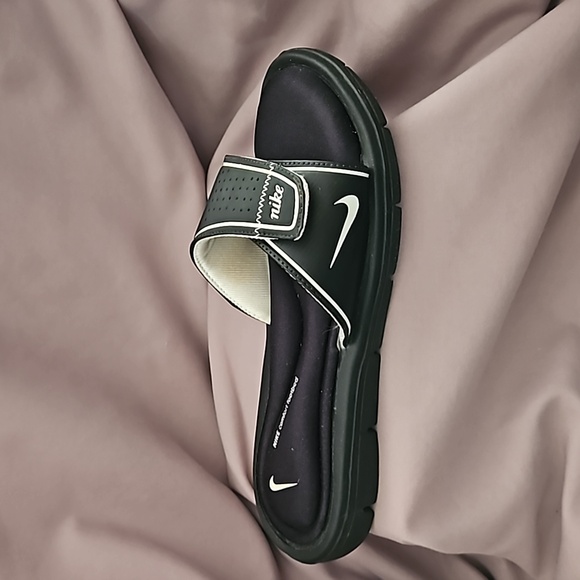 Nike Women's Slide Sandals - Black/White - Size 8 - very lightly used look new. - Picture 3 of 9